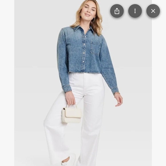 Universal Thread Women's
Cropped Long Sleeve Denim Shirt- Size 4x - Picture 2 of 7